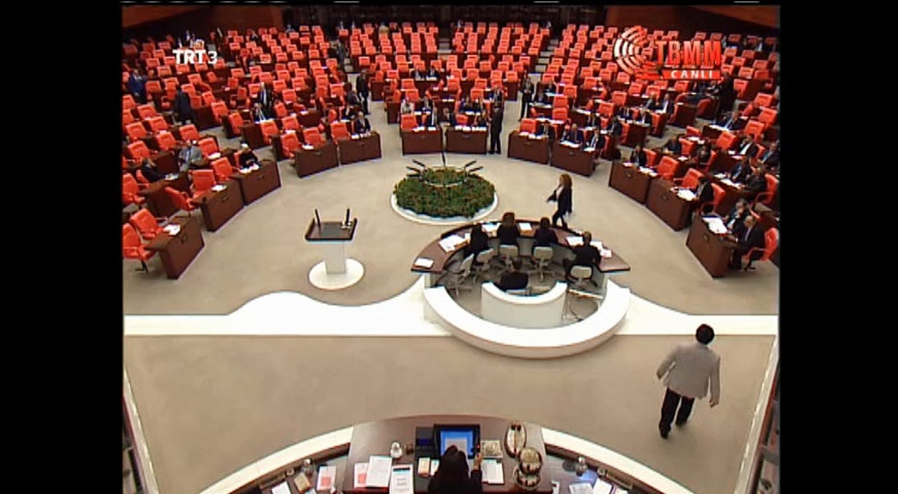 Mizgin IRGAT HDP Bitlis Milletvekili iktitidarin bir memuru gibi calisan savci ve hakimlere sesleniyorum bu hukuksuzluktan vaz gecin.