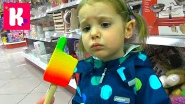 Германия #5 Мюнхен накупили много игрушек мороженое в магазине и Катя купается в бассейне VLOG toys