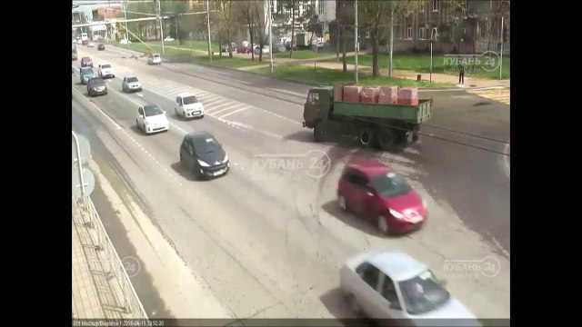 Наложил кирпичей на трассе