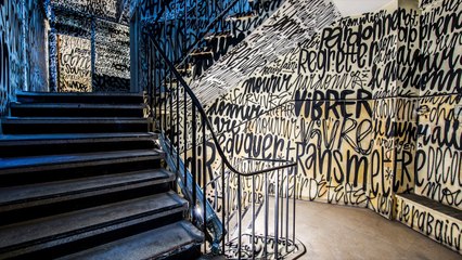 Remember Souvenir, une exposition de Denis Meyers à l'ancien bâtiment Solvay à Ixelles