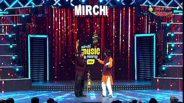 Sunil Grover found a new profession at Royal Stag Mirchi Music Awards!