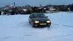 Palenie gumy BMW E36 na sniegu hahaha