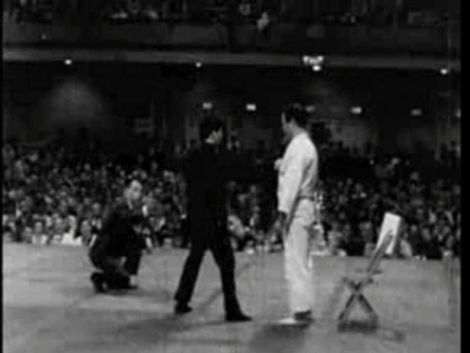 Bruce Lee - 1 inch punch and 2 finger pushup promotion ! mar