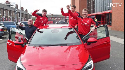 Annoying driver's hilarious prank on Liverpool FC players