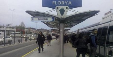 Metrobüsten İndi, 2 Milyon Lirasını Kaptırdı