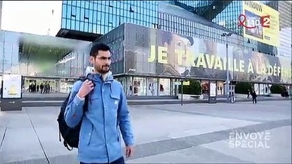 Un journaliste essai de pénétrer dans un grand magasin de Paris avec une arme dans son sac