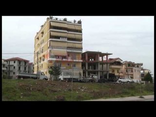 Vajza i djeg makinën shokut pas sherrit, dëmtohen  3 të tjera- Ora News