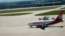 Boeing Airberlin 737-700 departing at Stuttgart