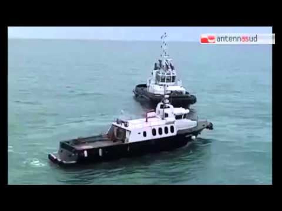 Tg Antenna Sud - Trivelle, manifesti a Lecce con testa del premier perforata