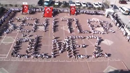 Öğrencilerden Güvenlik Güçlerine Koreografili Destek