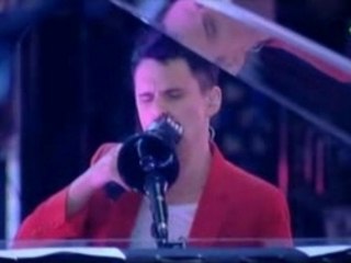 Muse - Feeling Good [Live @ Pinkpop 27.05.07]