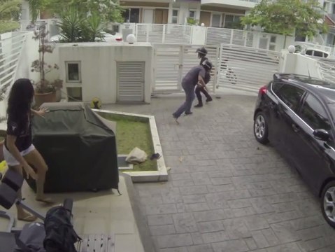 A handbag thief is suprised by his victim