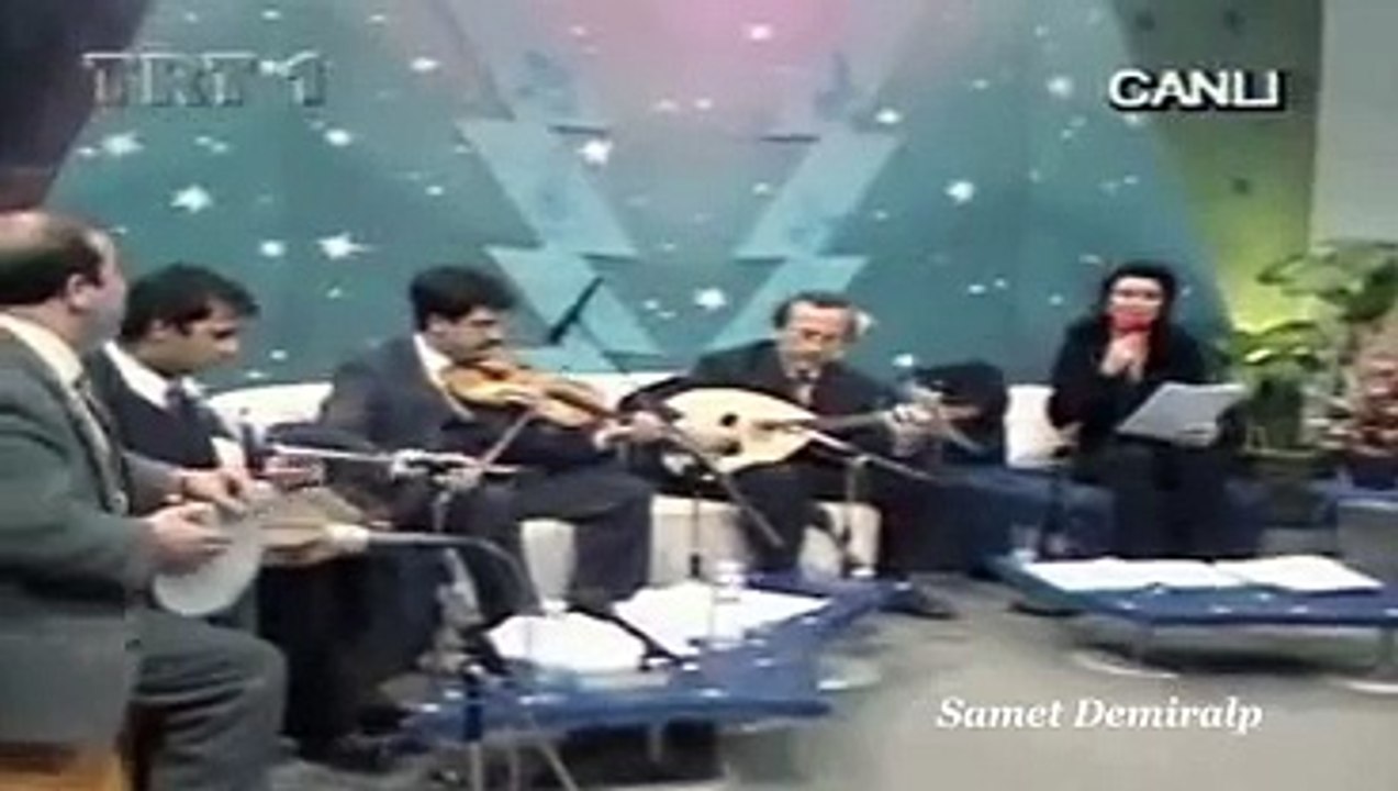 Aylar Geçiyor Sen Bana Hâlâ Geleceksin ~ Melihat Gülses