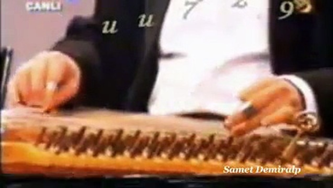 Gecenin Matemini Aşkıma Örtüp Sarayım ~ Melihat Gülses