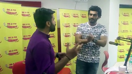 Arjun Kapoor SLAPS Radio Jockey