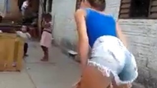 Hot Girl Shaking Body Funny Prank - Video Dailymotion
