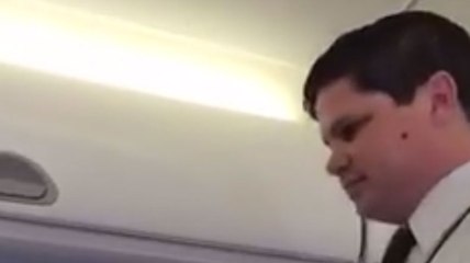 Müslüman aile uçaktan indirildi