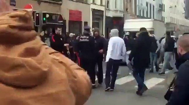 La tension monte à Bruxelles: plus d'une centaine de jeunes tentent de rejoindre la Bourse (VIDEO 1)