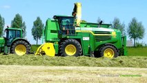 Forage harvesting with a John Deere 7780i Prodrive - Gras hakselen door Loonbedrijf J. Voshart