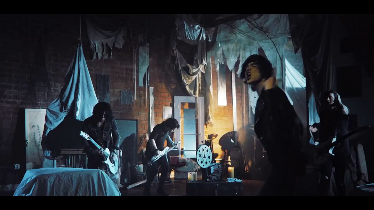 Asking Alexandria Let it Sleep (Official Music Video)