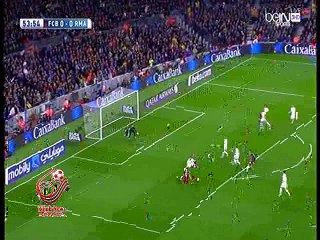 حارس ريال مدريد يواصل التألق ويبعد كرة ميسي الماكرة