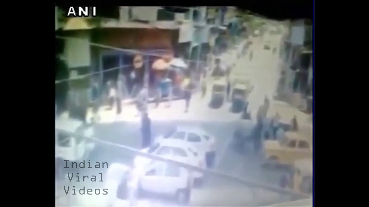 Live CCTV Footage Watch Under Construction Flyover Falls on People In Kolkata 10 People Dead 80 Injured Viral Videos