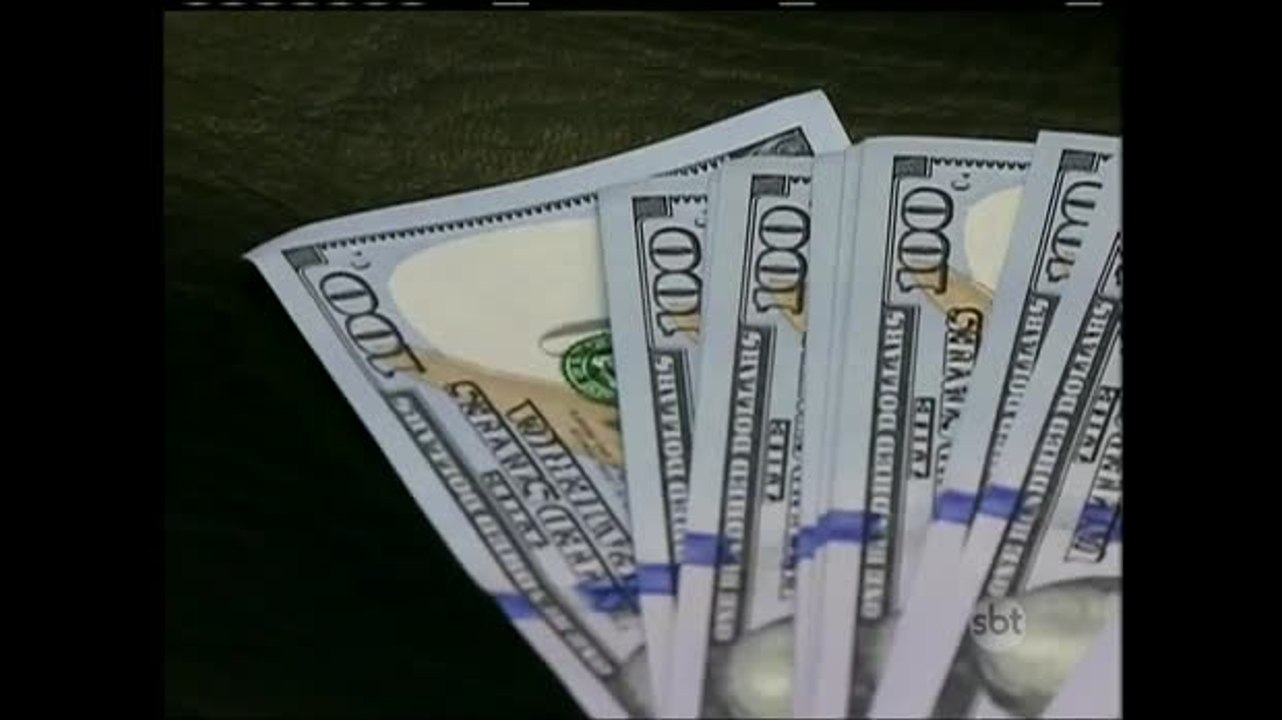 Dólar atinge menor cotação em sete meses