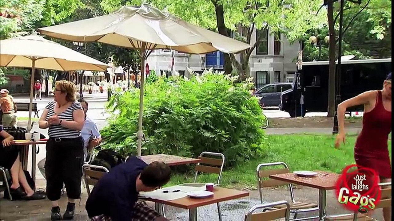 Tricked Umbrella Wets Clients Prank