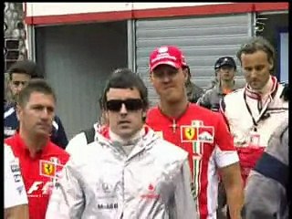 F. Alonso y M. Schumacher saludandose en Monaco (2007)