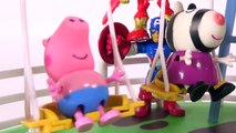 Pig George da Familia Peppa Pig e Vovô Cão Montam Moto Kawasaki Homem Aranha Em Portugu�