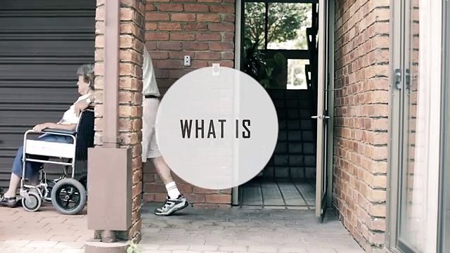 Guardate cosa fa questo marito per la moglie disabile, senza parole.