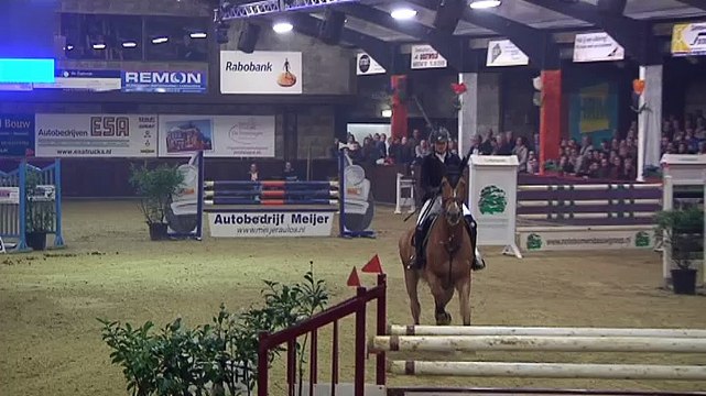 Winnende barrage Chantal Regter bij de Grote Prijs Indoor Tolbert - RTV Noord