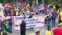 Colombianos marchan contra presidente Santos