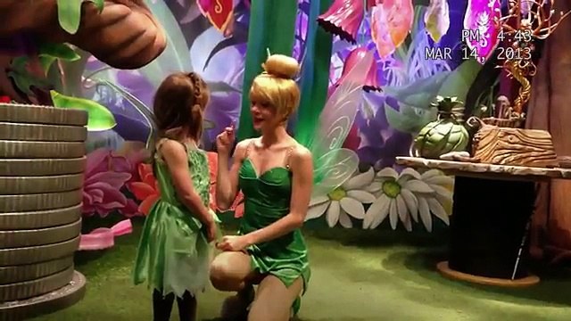 Deux filles sourdes et muettes posent pour une photo à Disney...