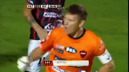 Goalkeeper scores a Goal Patronatos 1-0 River plate