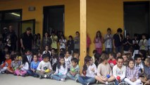 Quarantoli, i bambini della scuola elementare suonano per l'inaugurazione