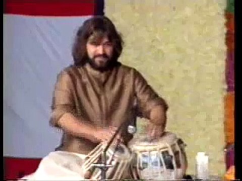Pt. Vijay Ghate accompanying Pt. Shivkumar Sharma (Part 1/2)