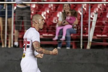 Descargar video: São Paulo dá susto, mas vira sobre o Oeste na volta ao Morumbi