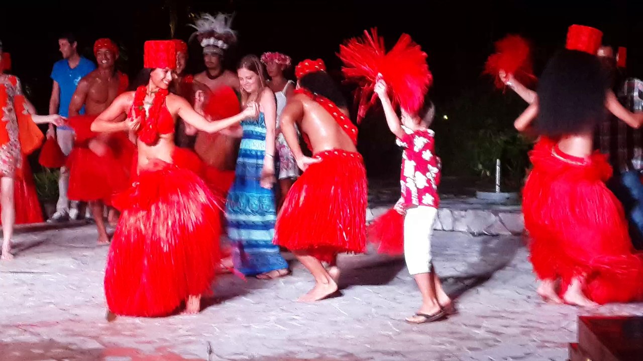 Christian danse le tamure!