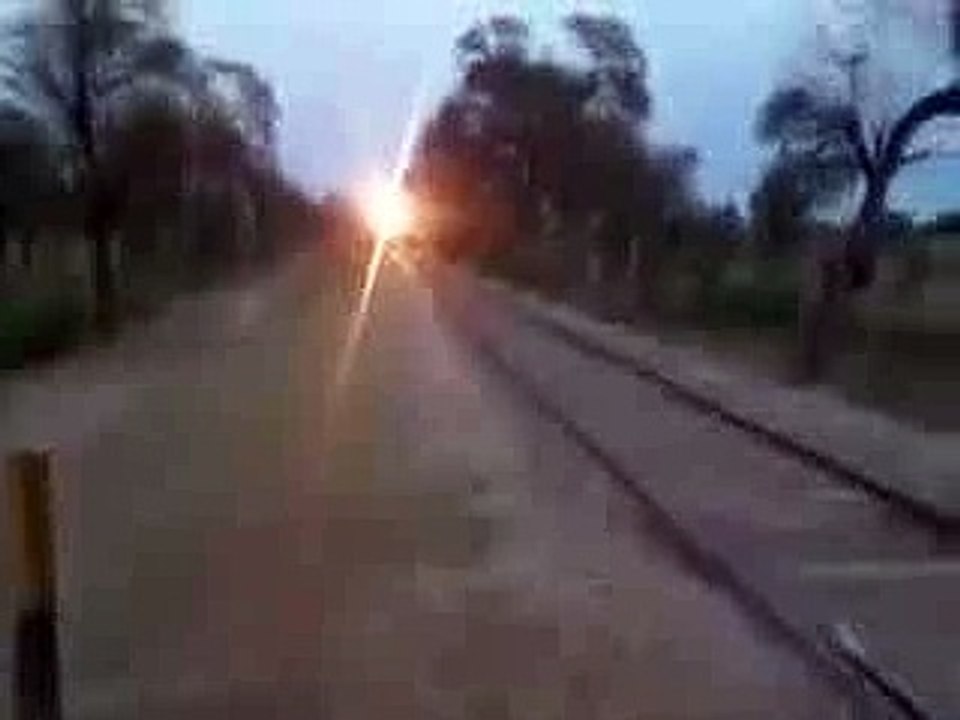 Wash_A_Running_Train - Funny Videos