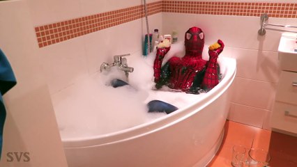 Spiderman vs Batman - Bath Time   Short Superhero Movie