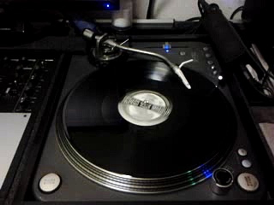Bobby Burroughs feat. Xtra Naseem & Jun B - Get The Money (Remix)
