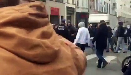 La tension monte à Bruxelles plus d'une centaine de jeunes tentent de rejoindre la Bourse (VIDEO 1)