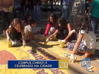 04-06-2015 - CORPUS CHRISTI É CELEBRADO NA CIDADE - ZOOM TV JORNAL