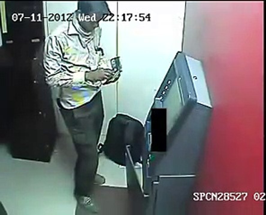 Watch Looting The ATM In 3 Mins should give a Award Goes to this man