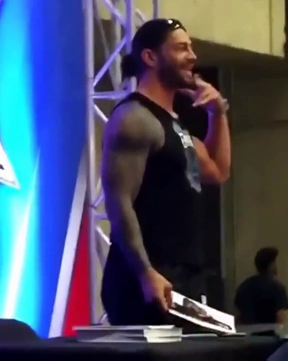 Roman Reigns Responds to "Roman Sucks" Chants!! at WrestleMania Axxess