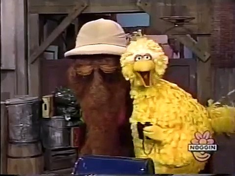 Classic Sesame Street - Big Bird and Snuffy Explore the Street
