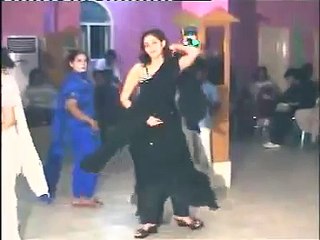 NEW PUNJABI GIRL DANCE WITH PASHTO MAST MUSIC  _ WEDDING 4 (PESHAWARI BEAUTY)