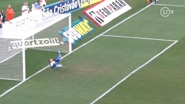 O dono do jogo! Prass pega pênalti e quase faz gol no clássico contra o Corinthians