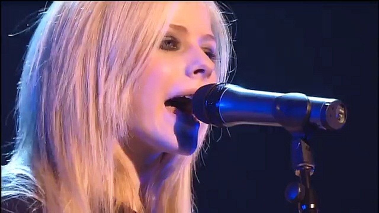 Avril Lavigne - Live at Budokan (Japan) 2005 - Full concert 43
